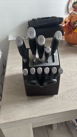 Knife set with storage block