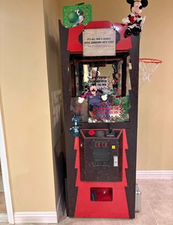 Claw machine arcade game