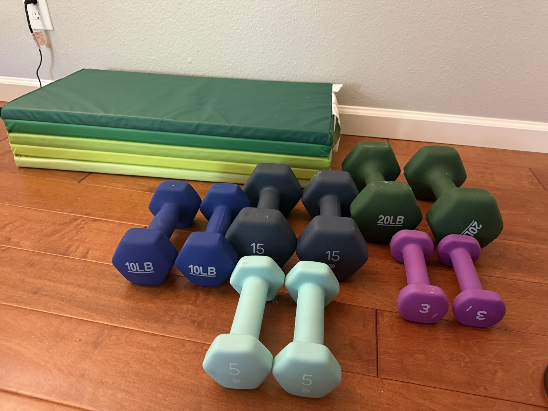 Neoprene Dumbbell Bundle – Like-New + Free Mat!