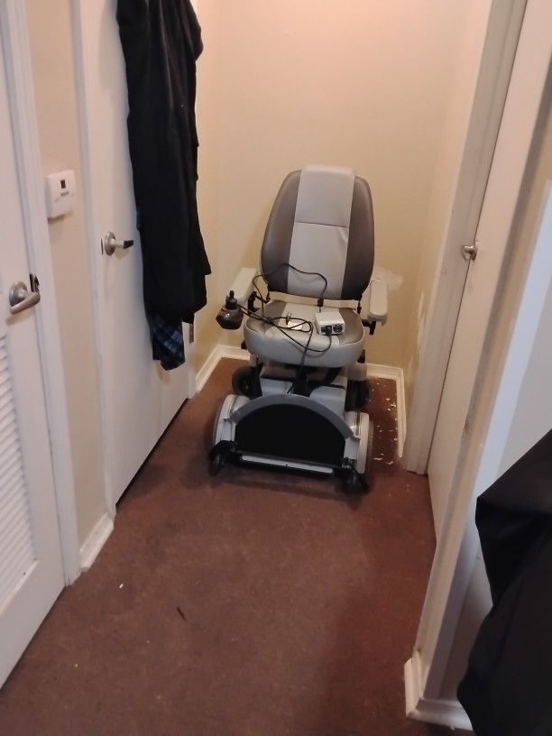 Hoveround 8 Months Old Don't Need Anymore