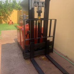 Toyota walk behind Forklift