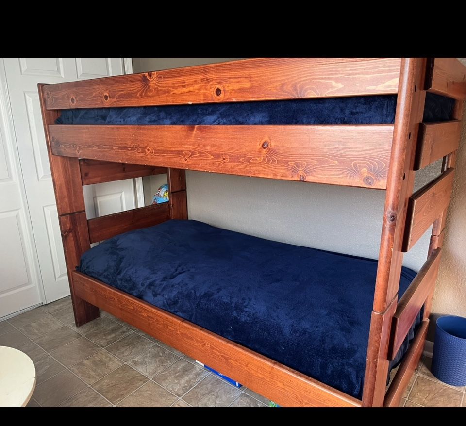 Solid Wood Twin Bunk Beds With 2 Mattresses