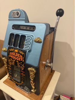 1940s Vintage 25c Golden nugget slot machine