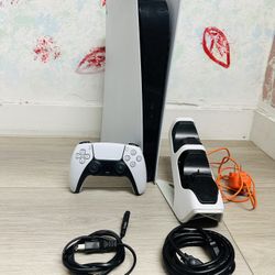 Sony PlayStation 5 Digital Edition , Bonus Charging Station ( Used Very New ) 