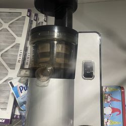 Omega Vsj Slow Masticating Juicer 