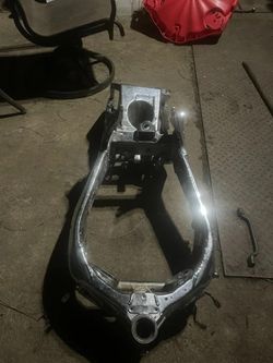 1998 GSX-R 750 frame and swingarm