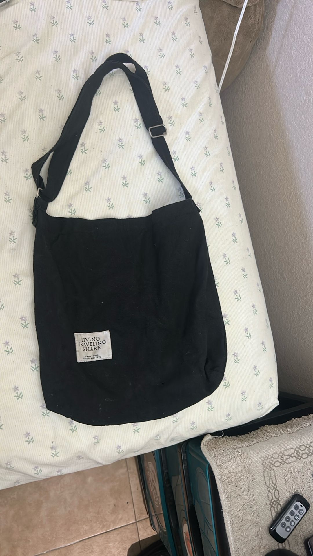 BLACK TOTE BAG