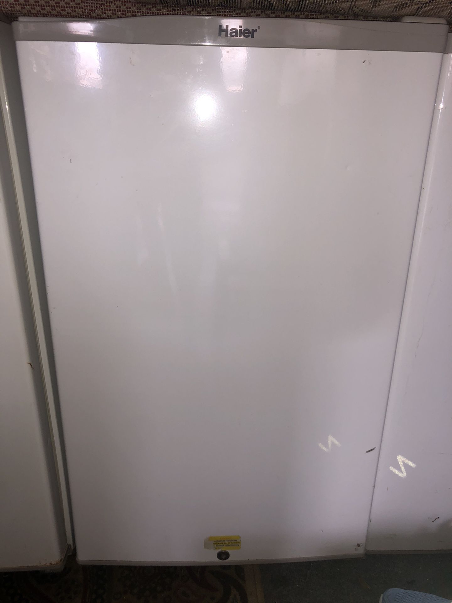 Haeir 4.0 cu ft mini fridge
