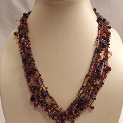 BEADED GLASS CROCHET NECKLACE