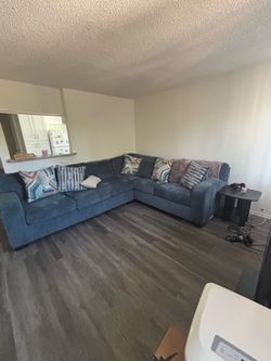 LARGE SECTIONAL COUCH