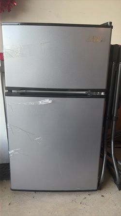 Mini fridge