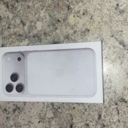 iPhone 17 pro Max silver 