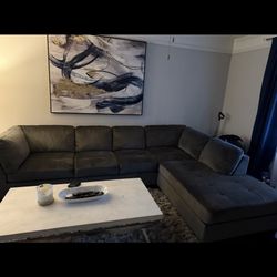 Stylish Gray Sectional Sofa – Great Condition!