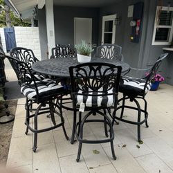 Cast Aluminum Table And Chairs