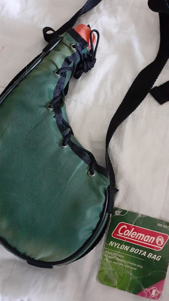 COLEMAN 5.00 NYLON BOTA BAG. RUGGED ADJUSTABLE SHOULDER STRAP TOUGH WASHABLENYLON COVER.PUSH PULL SPOUT NEW WTAG for Sale in Anaheim CA OfferUp