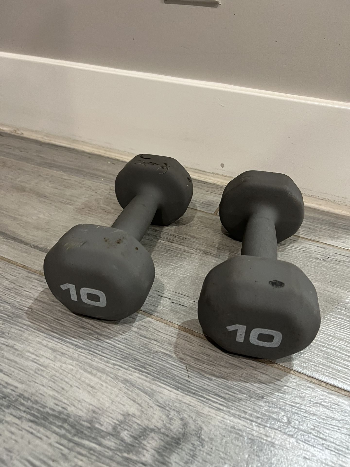 Set Of Two CAP 10lbs Each Neoprene Hex Coated Dumbbells