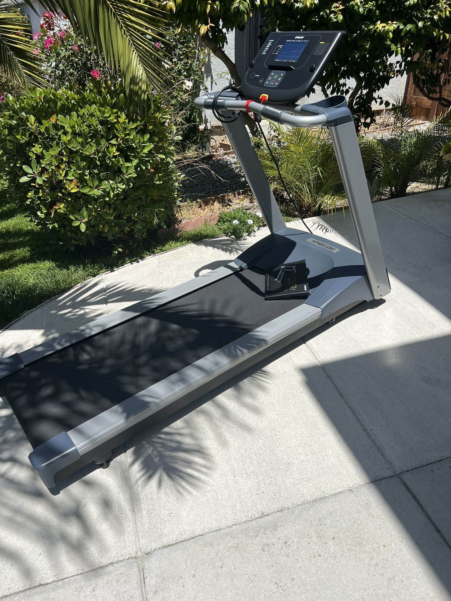 Precor Semi Comercial Treadmill For Sale