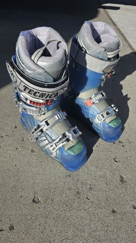 Technica Vento 8 Womans Ski Boot
