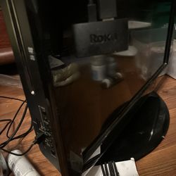 Toshiba TV with DVD and ROKU 
