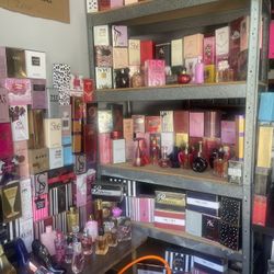 ❤️❤️ Tenemos Gran Variedad De Perfumes❤️ De Muy Buena Calidad Y Duradero Aroma