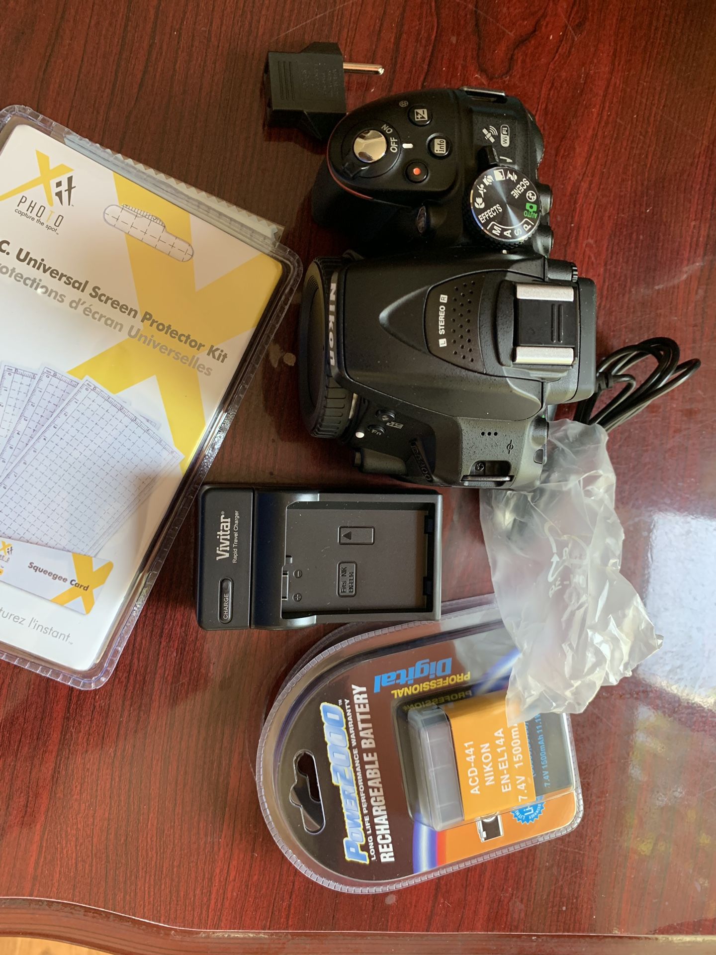 Nikon D5300 + lens kit 18-55
