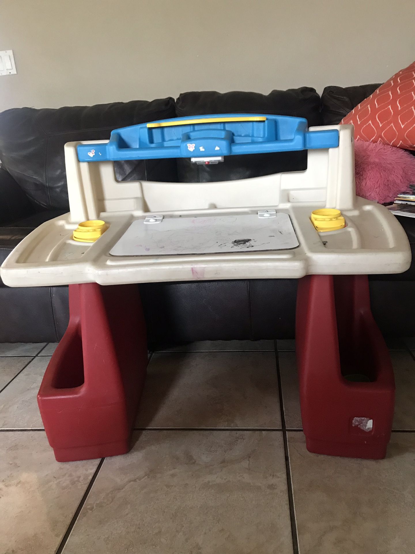 Kids desk