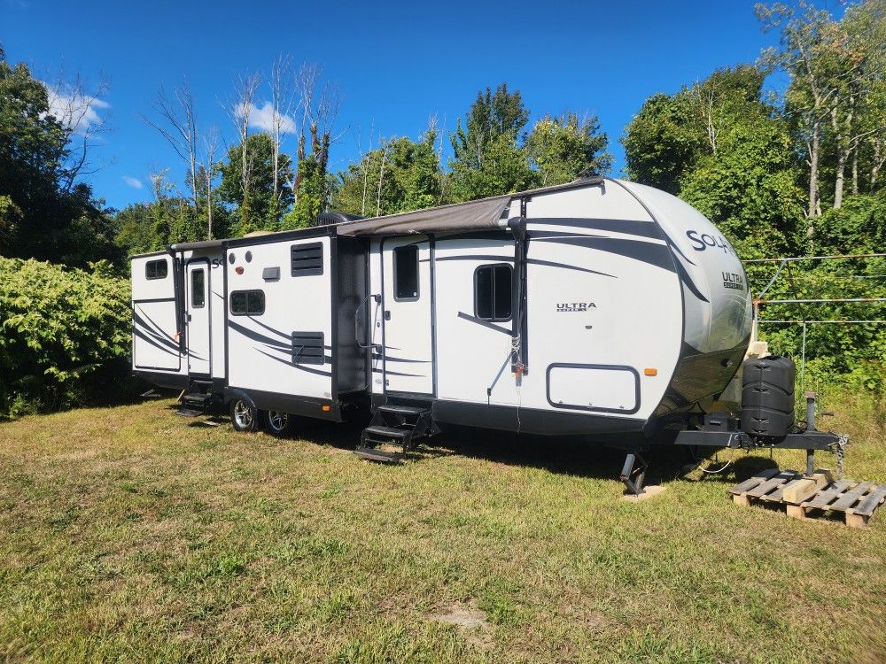 2015 RV Camper