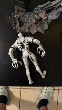 Anti venom marvel figure