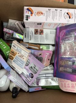 CVS COSMETIC BOX | 150 PZS | $299 DLLS |