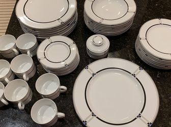 High Quality Fine China Dinnerware Set of 8 (42pcs)