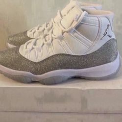 Women’s Air Jordan 11 Retro White Metallic Silver Glitter 7y 8.5 in women’s 