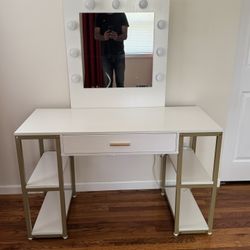 Vanity / Children’s Desk