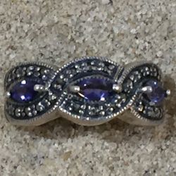 Vintage 925 Sterling Silver Marcasite Ring With 3 Purple Iolites Size 5.