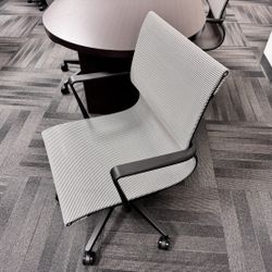 New - Nova Mesh Medium Back Conference Chairs 