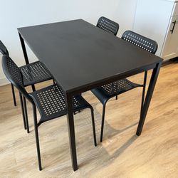 Small Kitchen Table With Chairs