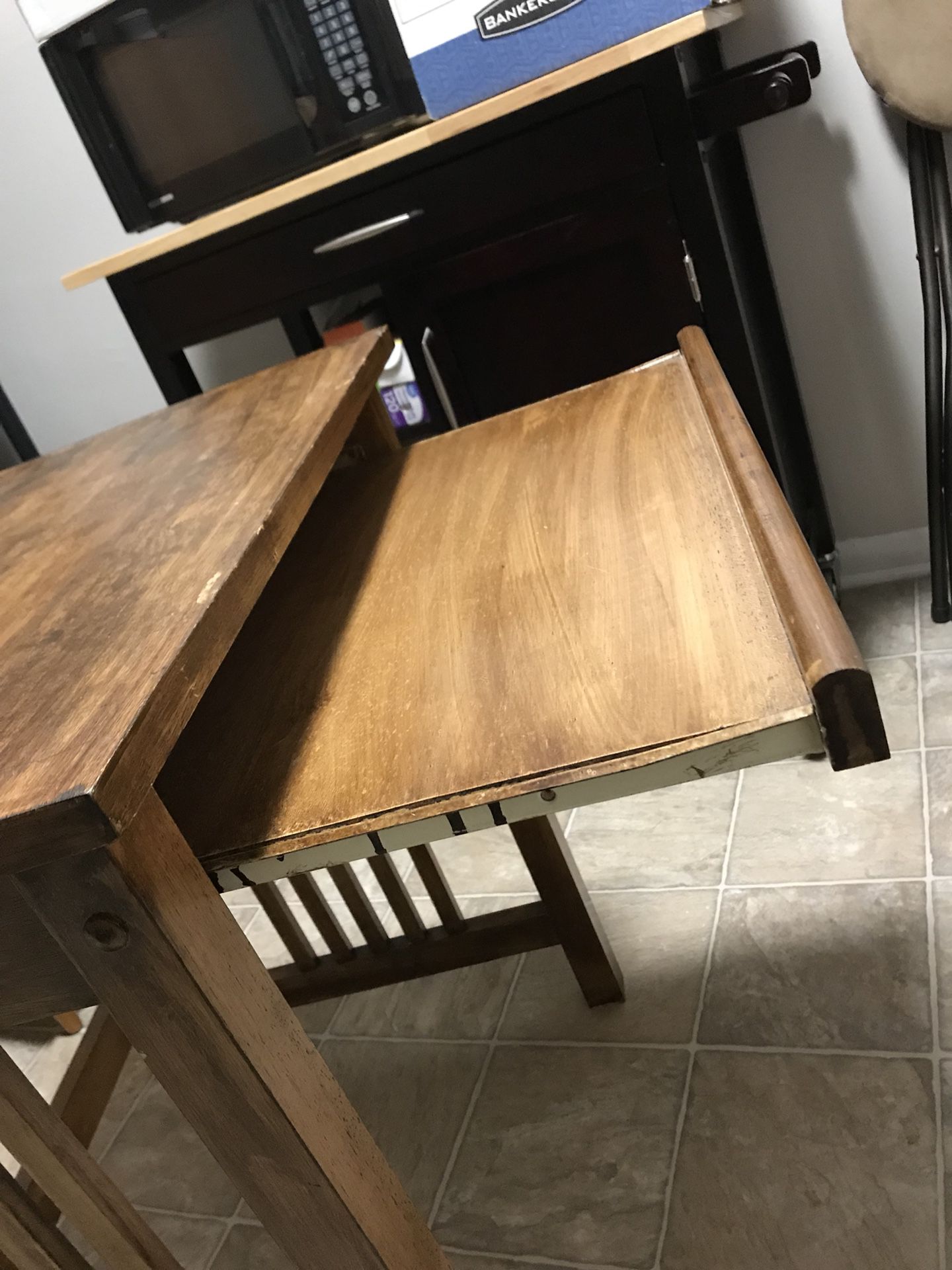 Small computer desk with drawer