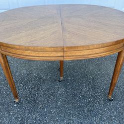 Mid Century Modern Henrendon Oval Dining Table With Extra Legs In Center
