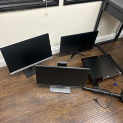 4 Computer Screens 