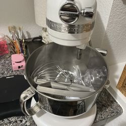 Kitchen Aid Mixer In Great Condition! 