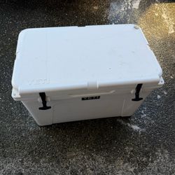 Yeti 105 Tundra Hard Cooler