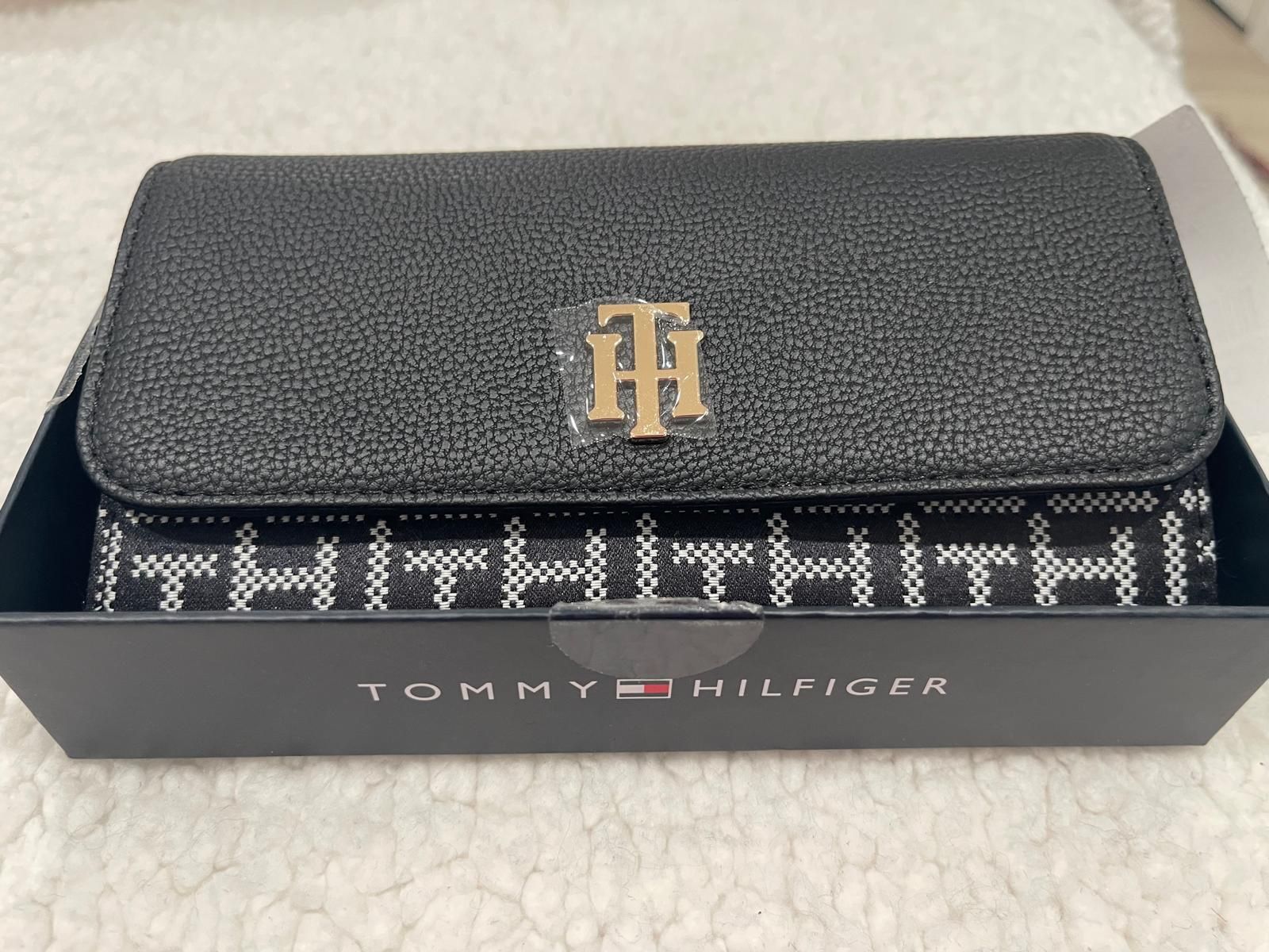 Tommy Hilfiger Large Black Leather Purse in a gift box