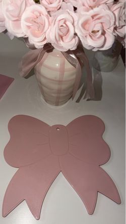 Small Pink Bow-Shaped Cutting & Serving Board 🎀