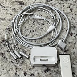 Apple iPod Universal Dock A1153 with Remote & Apple Composite AV Cable