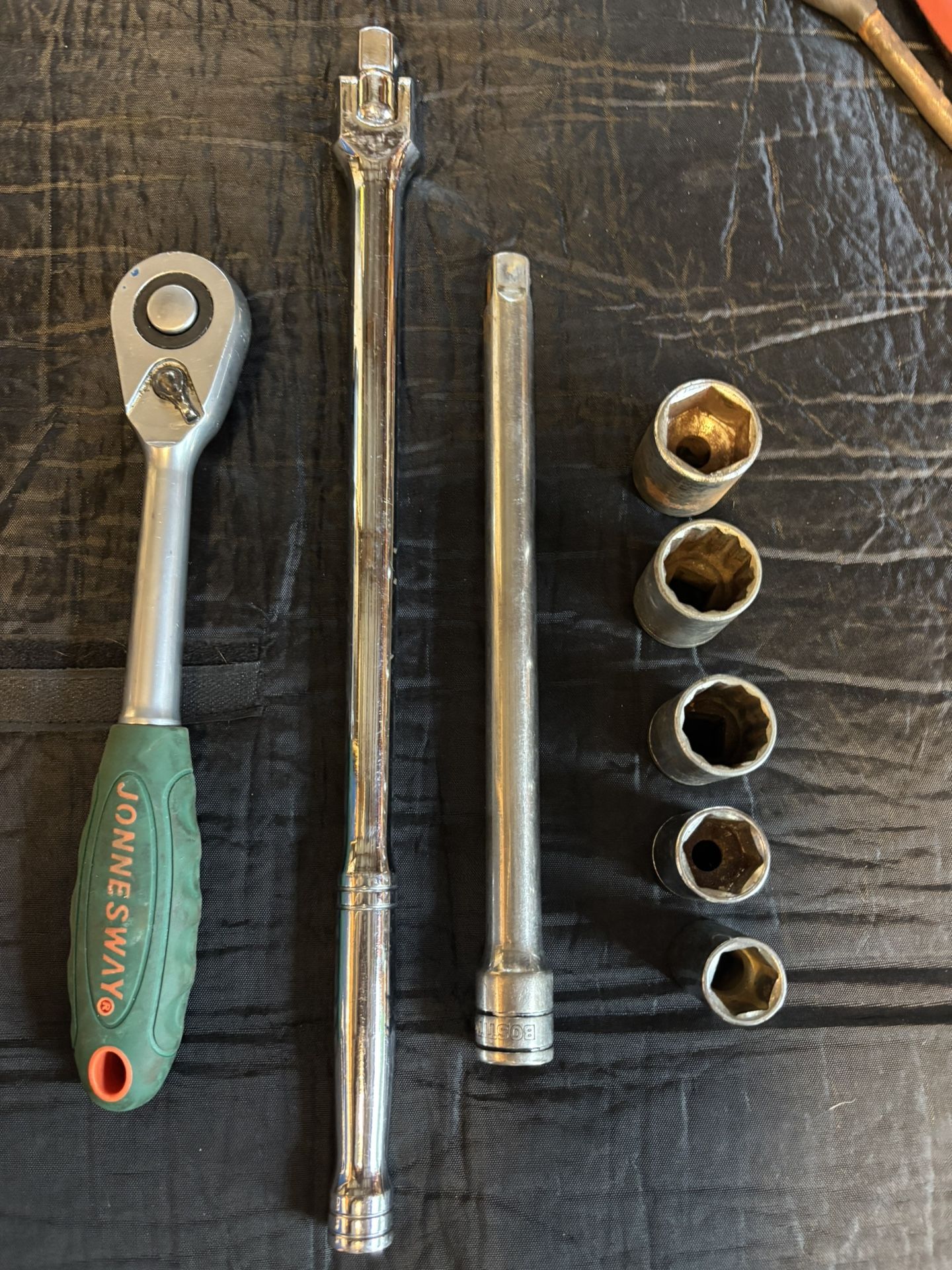 1/2" Drive Ratchet, Extension & Sockets