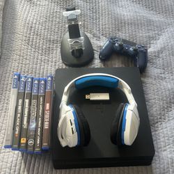 PS4,controller Stand, No Ps4 Controller, Turtle Beach Wireless Headset, And 6 Games 