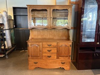 CAL SHOPS Antique Maple 1Pc. Hutch