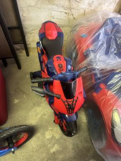 Spiderman ride in motorcycle