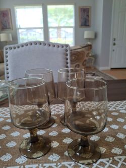 Set of 4 Wine/beverage glasses