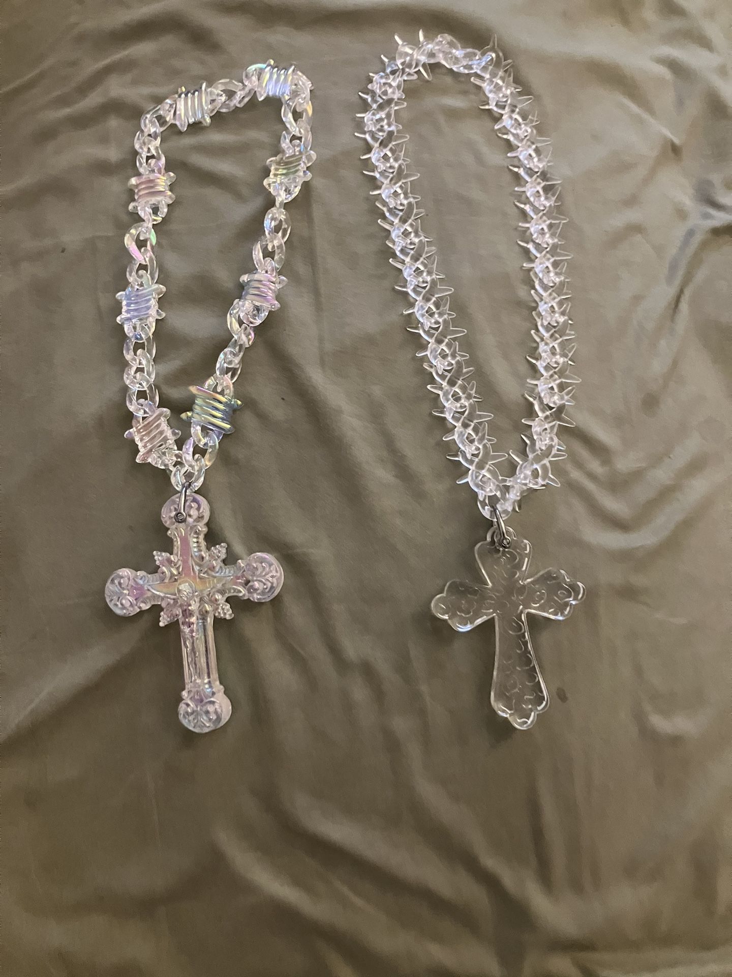 Translucent cross pendent necklace