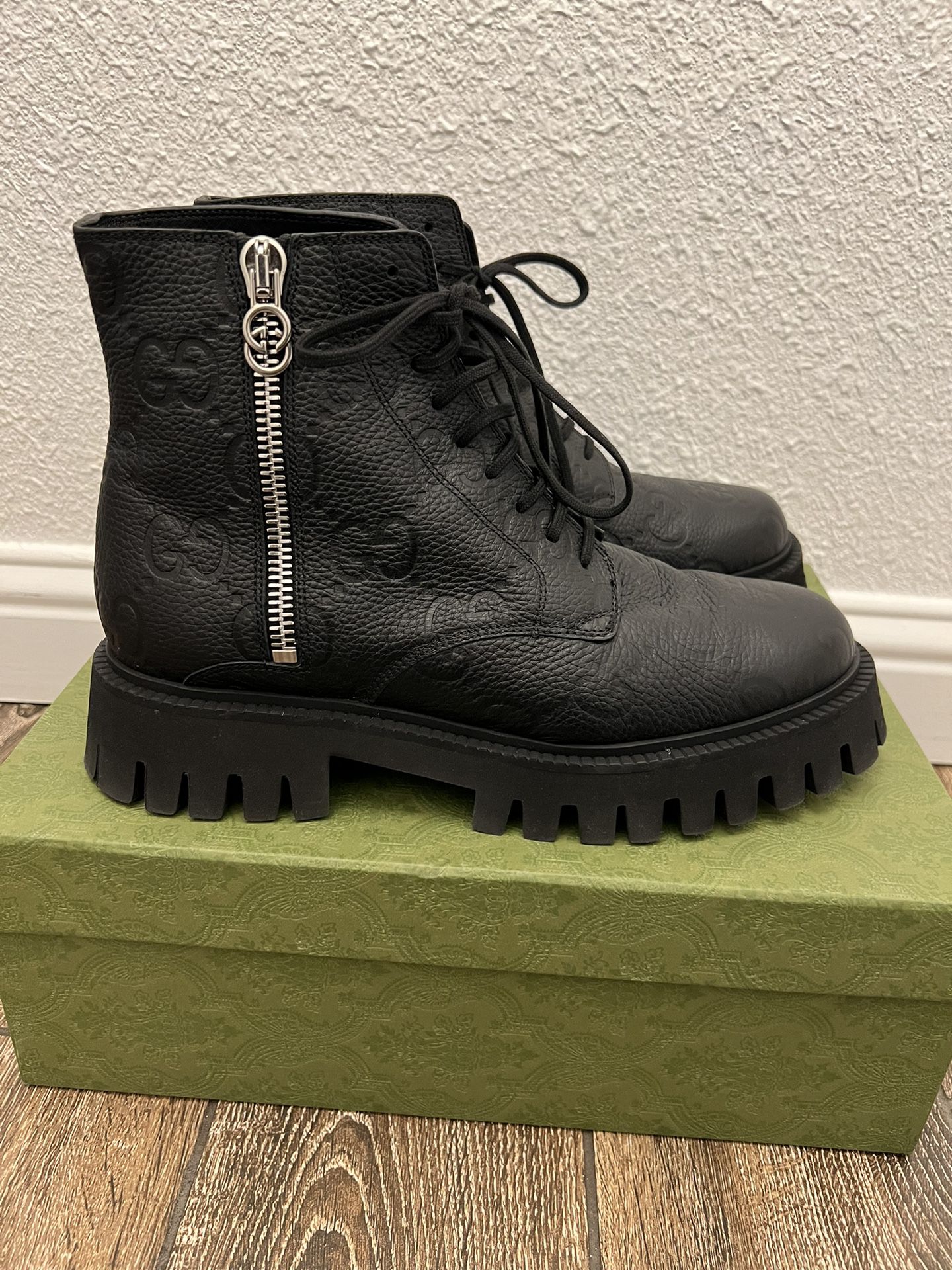 Men’s Authentic Gucci Combat Boots Size 9